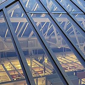 Sanierung der Lichtdecke mit Glaspyramide im Städtischen Leihamt in Mannheim